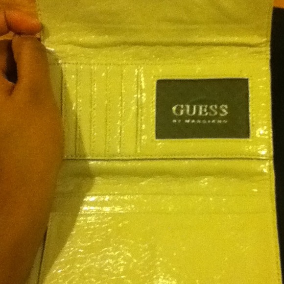 GUESS wallet - Picture 2 of 3