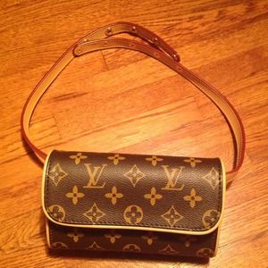 Louis Vuitton Clutches & Wallets - 🚫SOLD🚫LV purse Louis Vuitton Clutches & Wallets - 🚫SOLD🚫LV purse