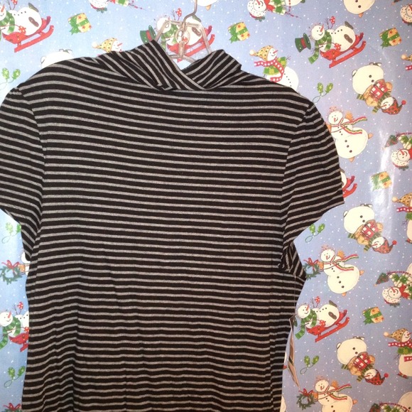 Tommy Hilfiget mock t neck cap sleeve top!