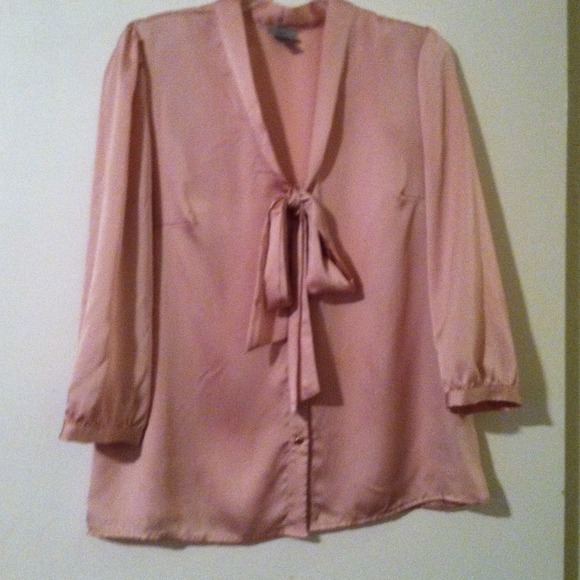 Very classy polyester blouse with a vintage flare - Picture 1 of 3