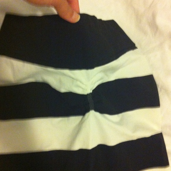 White and Black tune top - Picture 3 of 3