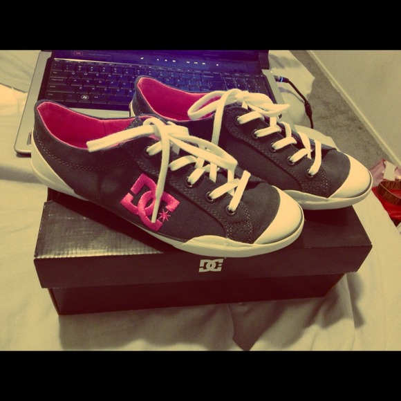 Gray/pink DC SHOES