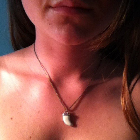 Tooth necklace - Picture 3 of 4