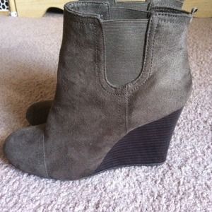 Old Navy size 8 women's suede ankle boots