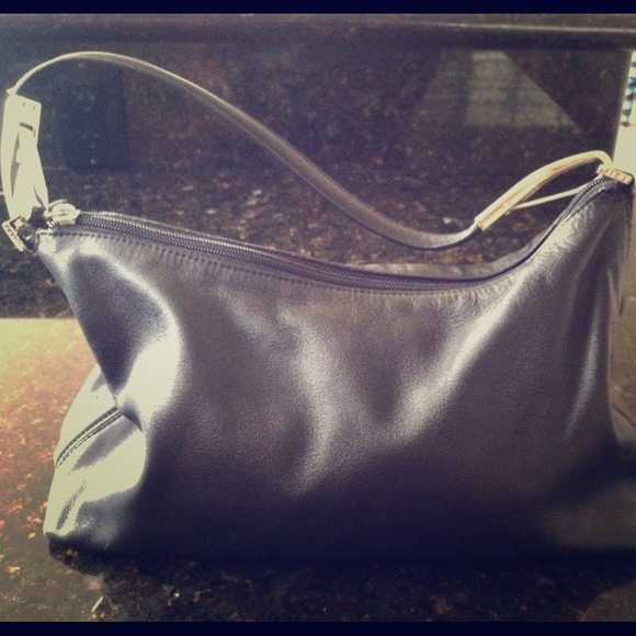 🌟SOLD🌟DKNY leather handbag