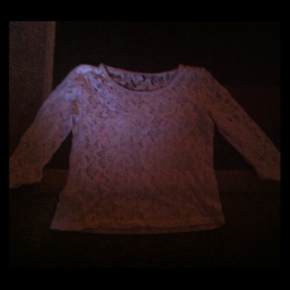 ✨White floral see threw Hollister shirt✨