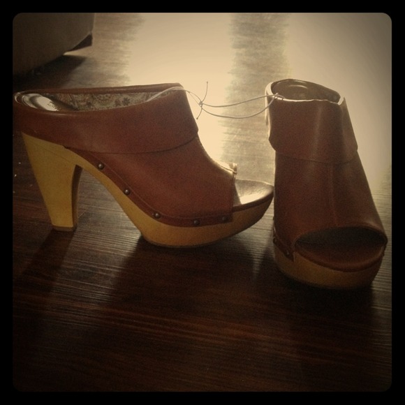 👠Cognac studded platform heels 👠