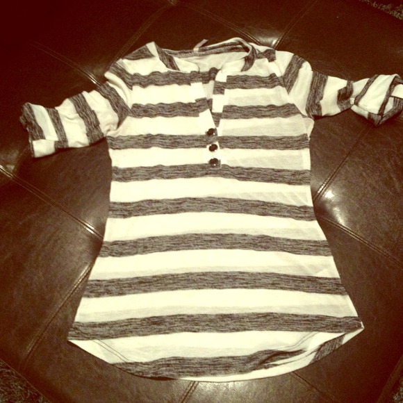 🚫Sold🚫Black and white top