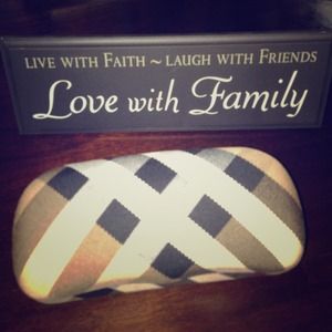 ~Authentic Burberry Sunglasses Case~👓