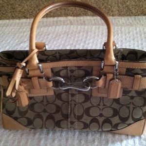 Authentic coach purse excellent condition