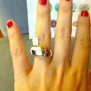 Lia Sophia Magazine Cover Ring- Sash
