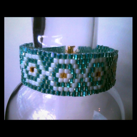 Hand-woven Flat Cube Seed Bead Patterned Bracelet
