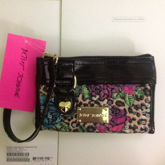 💥Sold💥Brand new Betsy Johnson wristlet - Picture 3 of 4