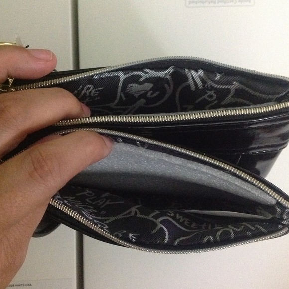 💥Sold💥Brand new Betsy Johnson wristlet - Picture 4 of 4