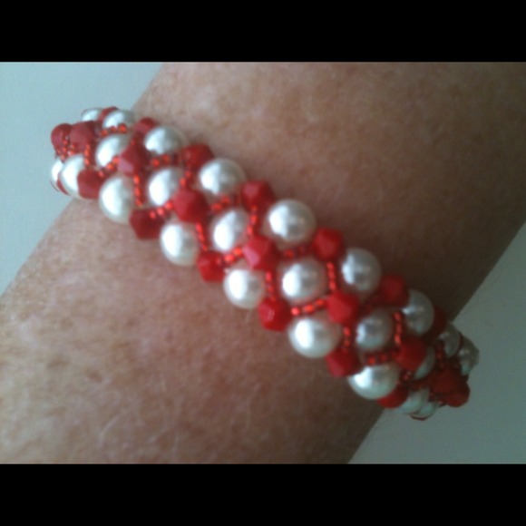 Valentine's Day! Woven Pearls & Crystals Bracelet - Picture 1 of 4