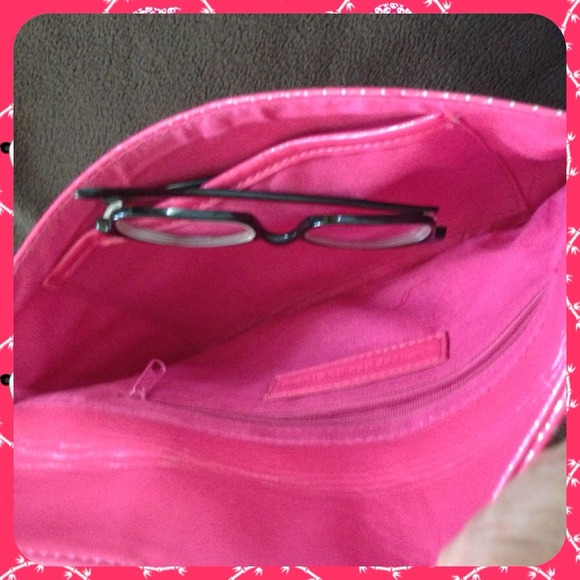 Express Pink Clutch 🐝 - Picture 2 of 3