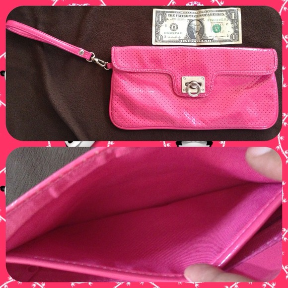 Express Pink Clutch 🐝 - Picture 3 of 3