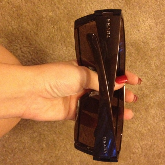 Prada sunglasses never worn ! - Picture 2 of 4