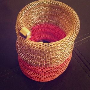 🌀Cute gold & coral•slinky style• bracelet🌀