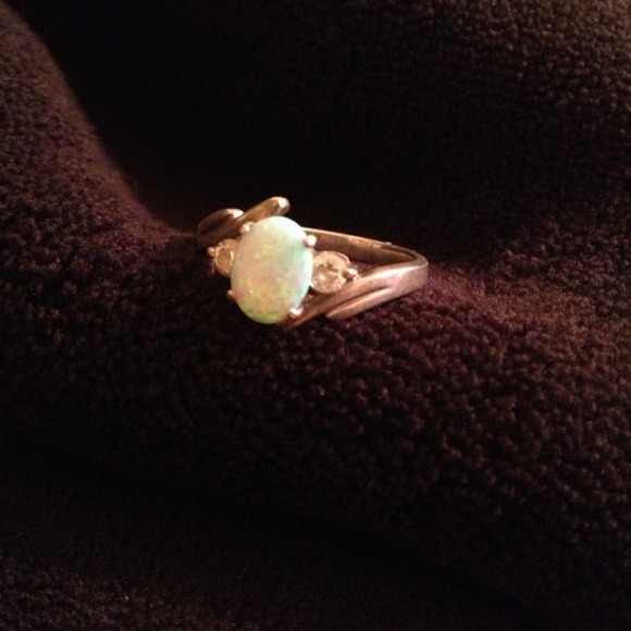 🔴SOLD!!!🔴Opal and diamond ring - Picture 1 of 2