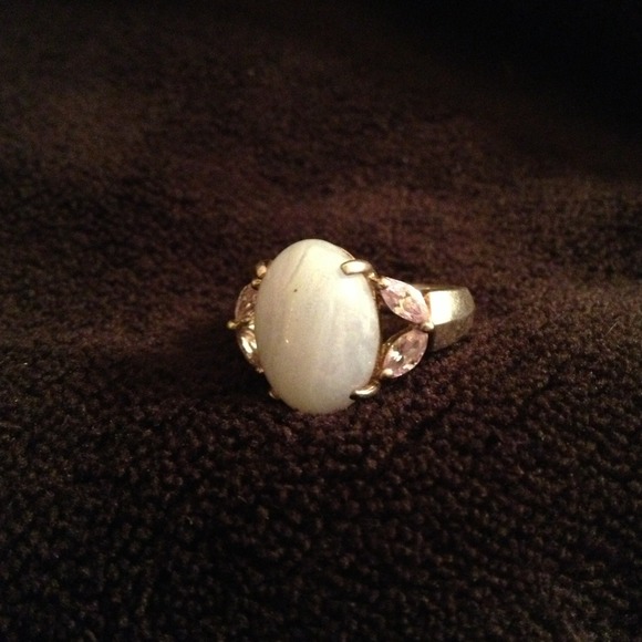 🔴SOLD!!🔴Moonstone ring - Picture 1 of 2