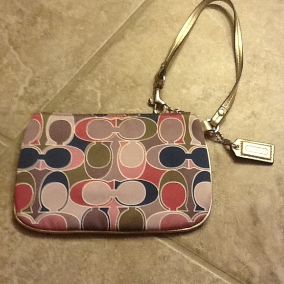 🔴SOLD🔴Coach Ashley scarfprint wristlet - Picture 2 of 3
