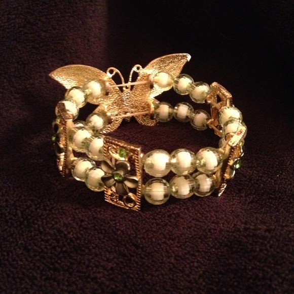 Green butterfly bracelet - Picture 2 of 3