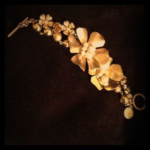 Jessica Simpson gold and pearl flower bracelet