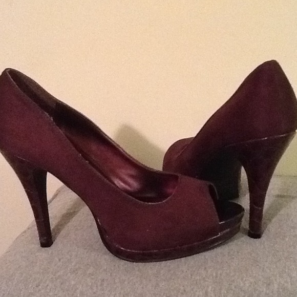 Rampage peep toes pumps
