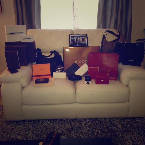 ~COMING UP SOON!!!~👜👛💍👠👗 - Picture 1 of 4