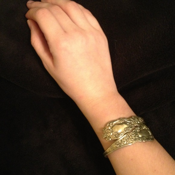 🔴SOLD!!🔴Vintage silver spoon handle bracelet - Picture 3 of 3