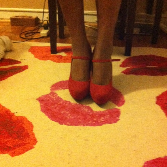 Red Pump w/ strap