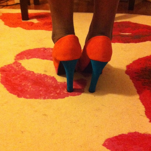 Multi Color Pump - Picture 3 of 3