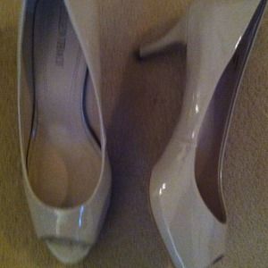 Ellen Tracy Shoes - Ellen Tracy nude peep toe heels Ellen Tracy Shoes - Ellen Tracy nude peep toe heels