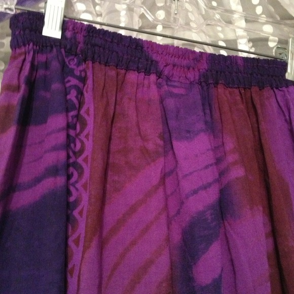 ❌SOLD IN BUNDLE❌Purple maxi skirt - Picture 3 of 3