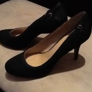 Black suede and leather trim pumps
