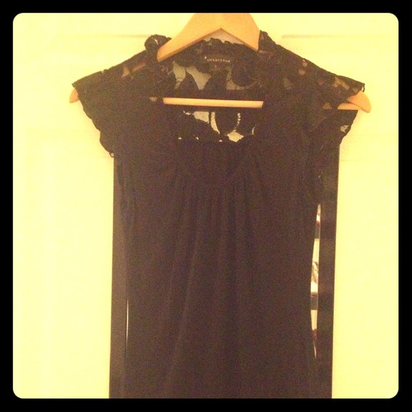 ❌SOLD IN BUNDLE❌Black Lace Top