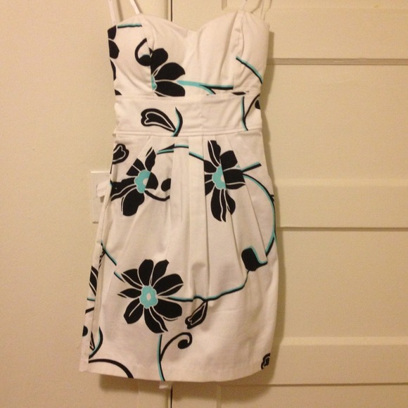 Strapless dress with black flowers