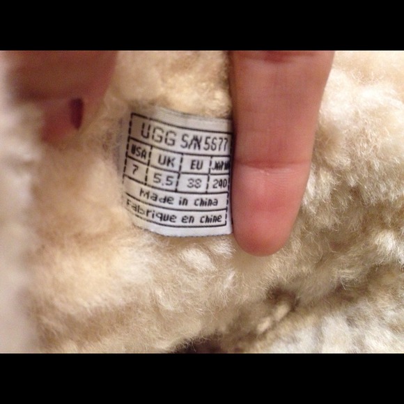 ❌SOLD❌Authentic Brown UGG Boots - Picture 3 of 4