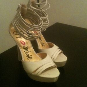 Bone color open toes w straps ;)