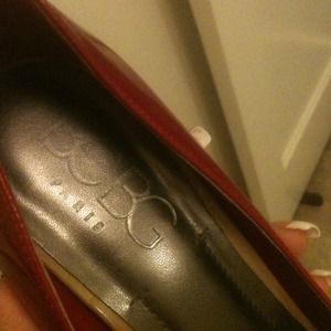 BCBG Paris red w blk open toe pumps