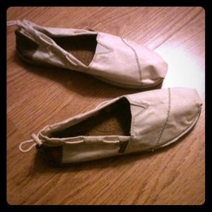 BOBS cream colored NWT