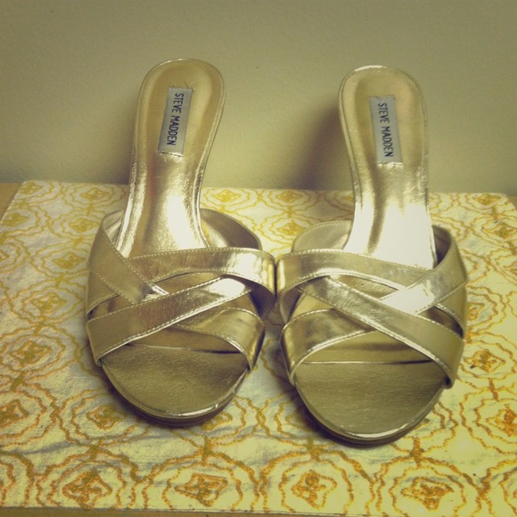 💰SOLD💰Gold Steve Madden Heels