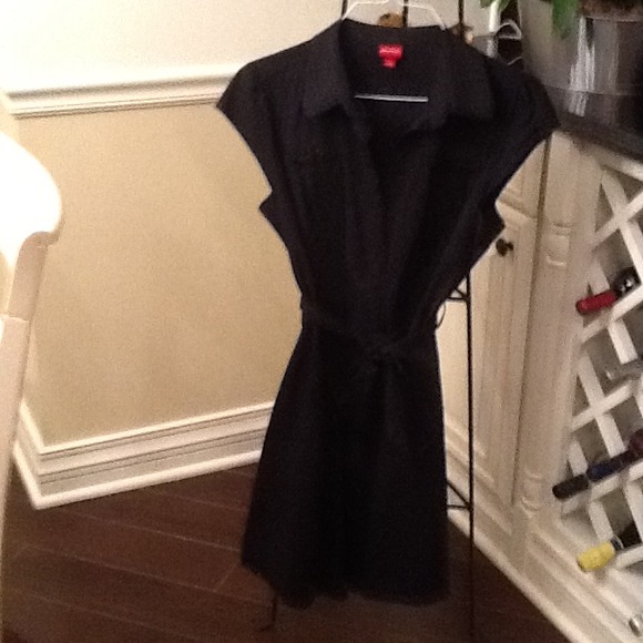 Sold in bundle to @jlaw black Button down dress