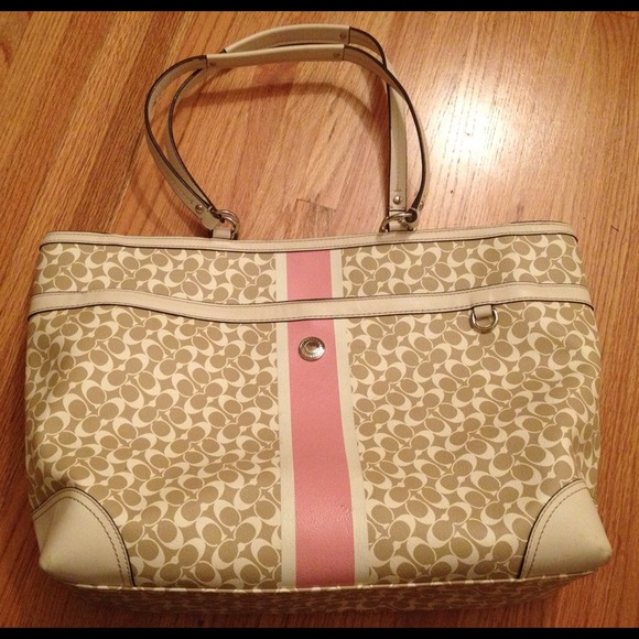 Coach Handbags - Coach huge bag with lots of pocket! Diaper bag