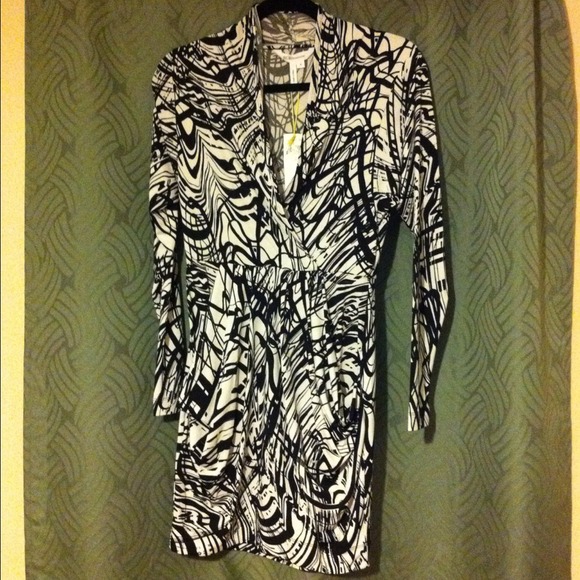 ✨Reduced again!✨ BCBG Black and White Dress - BNWT