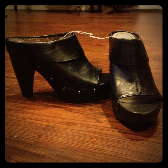 Reserved for @sandracrist Black platform heels