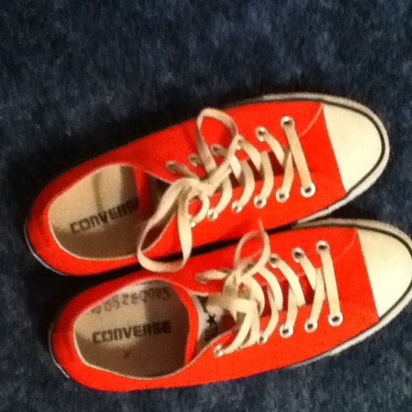 Hot pink converse