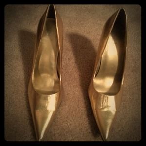 Bundle Gold pumps & Guess belt