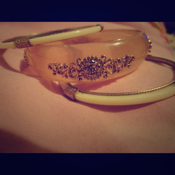 Bracelets - Picture 1 of 1